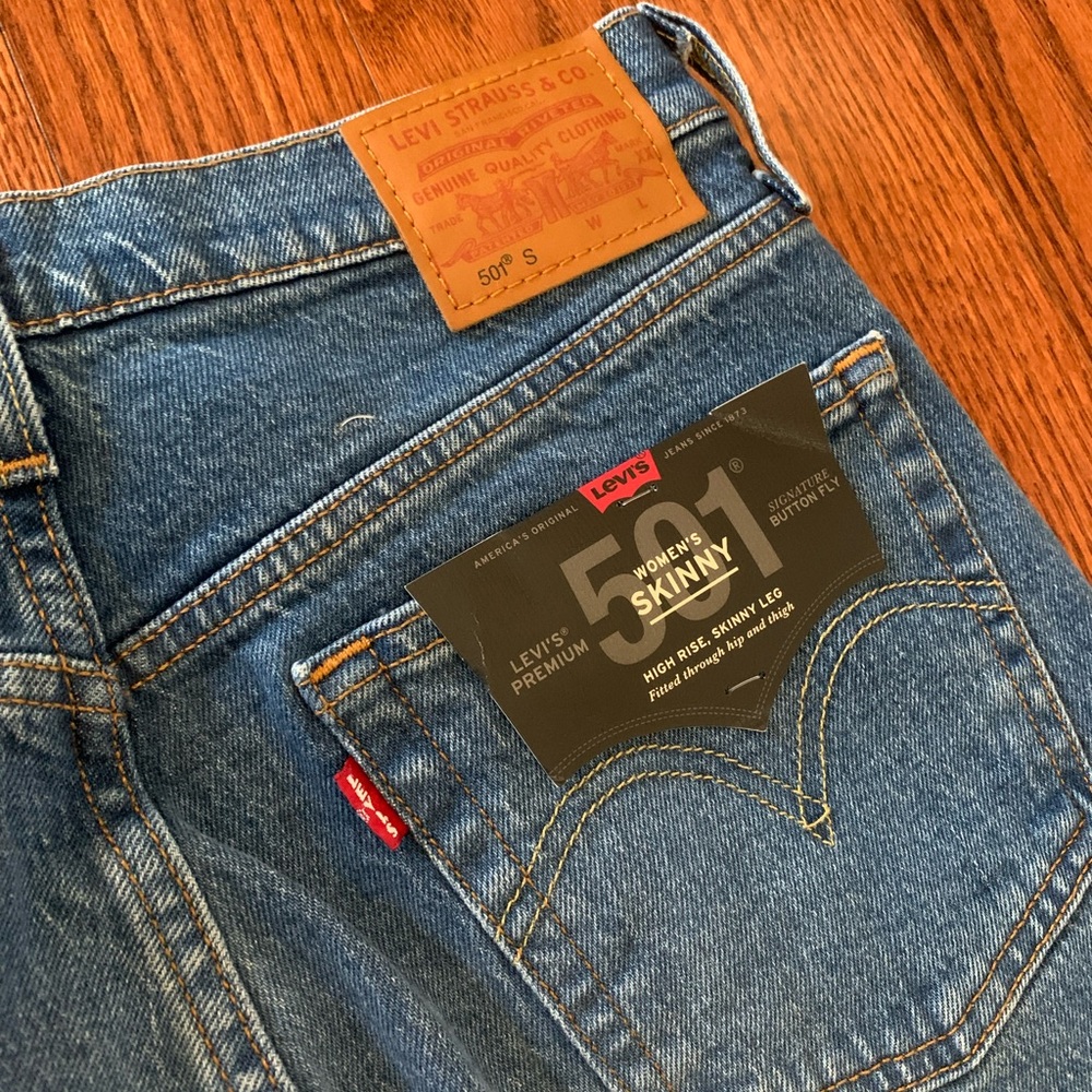 Levi's 501 jeans! NEW WITH TAGS!! Size 27